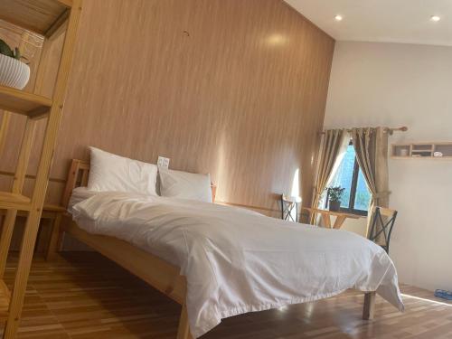 Giường trong phòng chung tại Pleiku Homestay