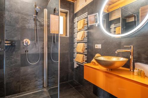 Un baño de The Kaprun Edition - Luxury Chalets & Style Suites