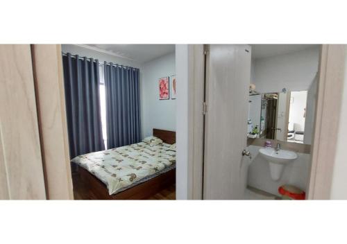 a room with a bed and a bathroom with a sink at Luxury Apartment - Charm Ruby, Di An in Dĩ An