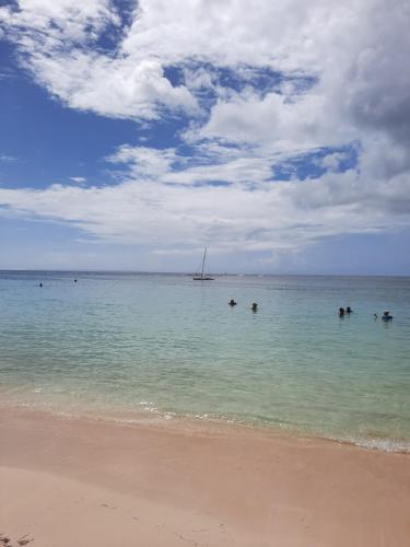 Gite pawoka à 2 min de plage du bourg de Sainte-Anne
