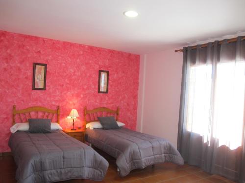 Ένα ή περισσότερα κρεβάτια σε δωμάτιο στο Hostal Gúdar