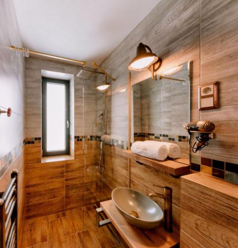 a bathroom with a sink and a mirror at Chata MartinSki Martinske hole in Martinske Hole