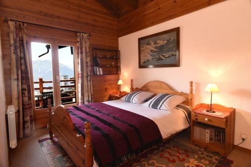 Magnifique Ski in/out, cosy and calm, 4 bedrooms房間的床