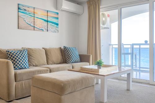Posezení v ubytování Maho Beach House - Grand Ocean Suite - 2 Bedroom