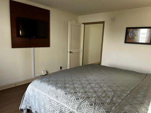 Postel nebo postele na pokoji v ubytování Econo Lodge Inn & Suites Chambersburg Central