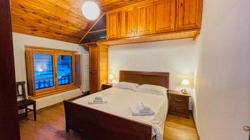 a bedroom with a large bed and a window at Appartamento Frejus - Affitti Bevi Italia in Bardonecchia