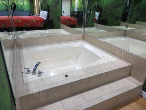 Фотография из галереи Platinum Inn Katy в городе Кейти