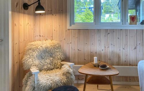Ruang duduk di Gorgeous Home In Lillehammer With Wifi