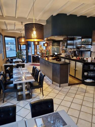 Un restaurante o sitio para comer en L'abbatiale