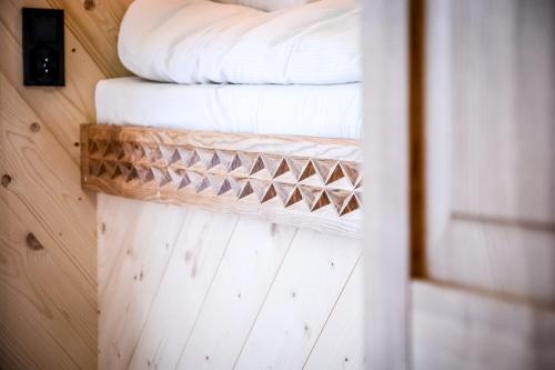 two beds on a wooden shelf in a room at Gościniec u Bobaków in Ząb