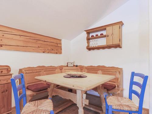a dining room with a wooden table and chairs at Igl Hof Top 4 in Westendorf