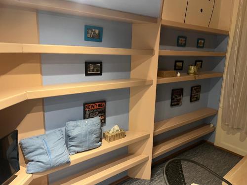 Posteľ alebo postele v izbe v ubytovaní Rising Sun Hill Apartment