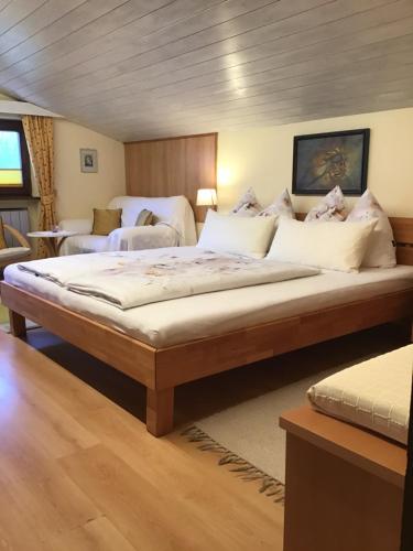 Ένα ή περισσότερα κρεβάτια σε δωμάτιο στο Alpbach Apartments