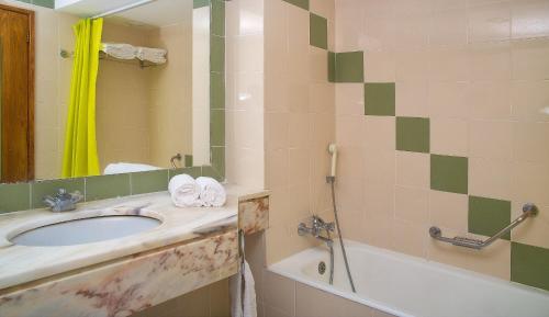 Gallery image of Ourabay Hotel Apartamento - Art & Holidays in Albufeira