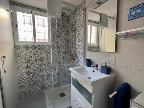 a bathroom with a sink and a shower at AL-ANDALUS: Juderia, Mezquita in Córdoba