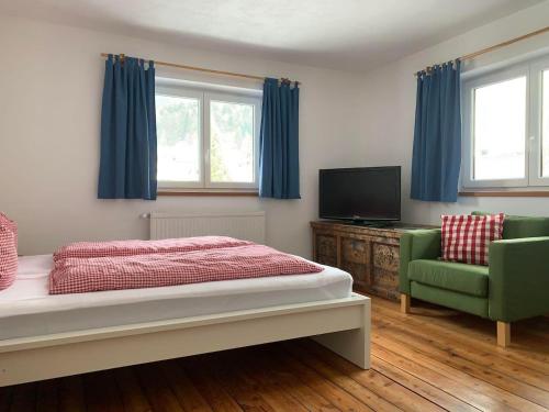 Una cama o camas en una habitación de Haus Widmann