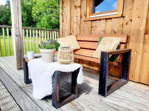 Balkón nebo terasa v ubytování Lodges in Drenthe with Scenic Meadow Views