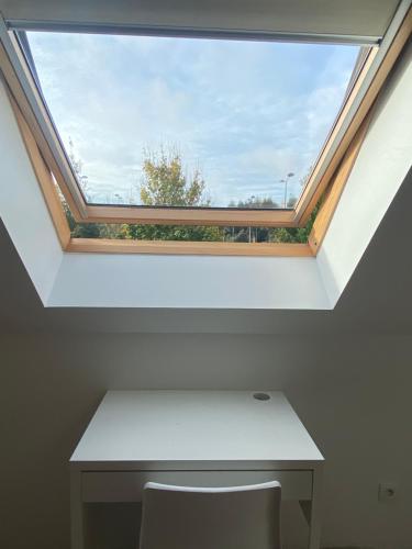 a skylight in a room with a desk and a window at Chambre chez Marjorie in Brest