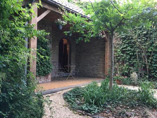 Jardín al aire libre en Woning 'Chez Marley' in Maasmechelen