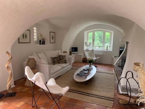 a living room with a white couch and a table at Magnifique Mas Cevenol in Anduze
