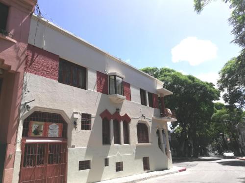 Το κτήριο όπου στεγάζεται  το bed & breakfast
