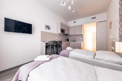 Una cama o camas en una habitación de Kora Apartments