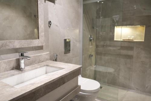 a bathroom with a sink and a toilet and a shower at فندق الليلة الذهبية in Jeddah