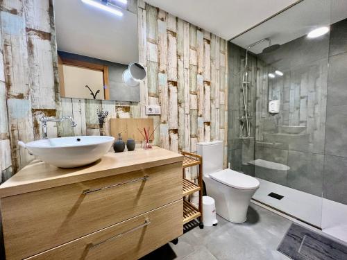 a bathroom with a sink and a toilet and a shower at VilaVigo in Vigo