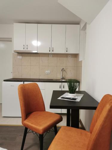 ครัวหรือมุมครัวของ Apartmani Ostojic