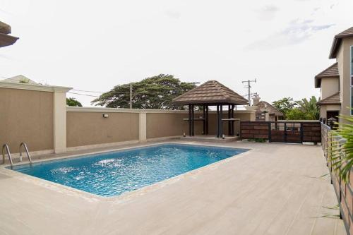 Kolam renang di atau dekat dengan JJ Daze Vacation Home