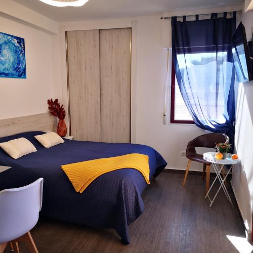 Sunny studio La Mata beach