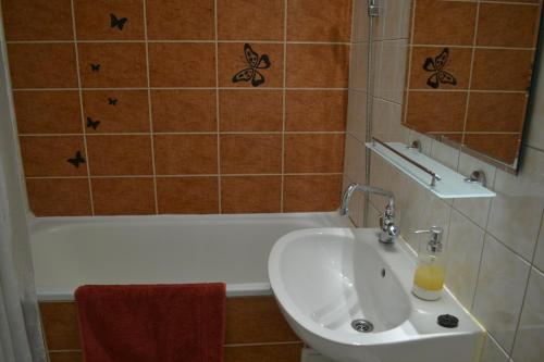 Ένα μπάνιο στο Sweet Dreams Apartman