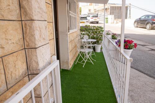 a balcony with green grass on the side of a building at רוזמרין בחרמון in Majdal Shams