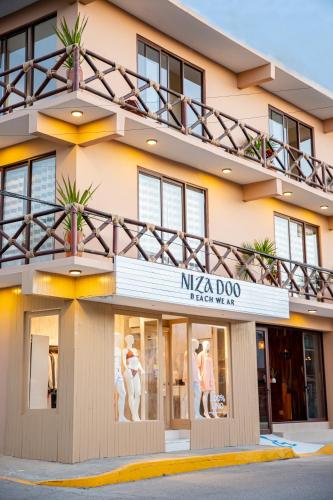 a building with a naya do fashion shop at Hotel Santa Cruz Punta Zicatela in Puerto Escondido