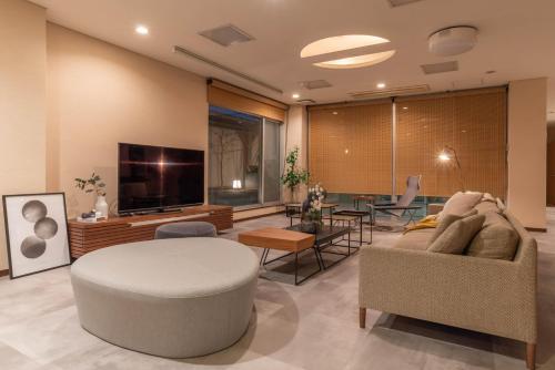 A seating area at Bijou Suites AI PREMIUM