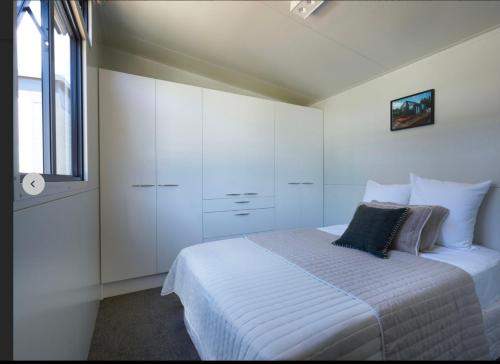 Gallery image of Adorable 1-bedroom guesthouse with a deck in Lower Hutt