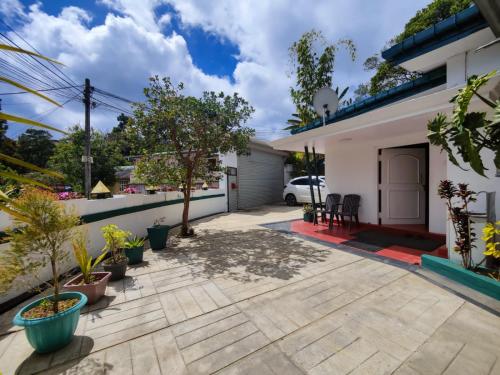 a courtyard with potted plants in a house at KPL Holiday Homes in Hatton