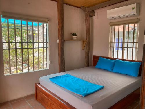 Postel nebo postele na pokoji v ubytování LITTLE TRANG AN HOMESTAY