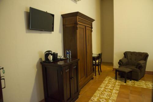 Hotel Real La Mercedにあるテレビまたはエンターテインメントセンター