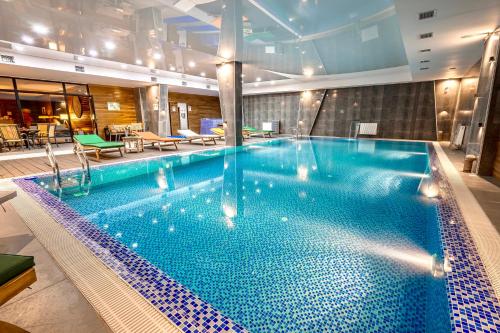 a large swimming pool in a hotel room at New Gudauri 312 in Gudauri