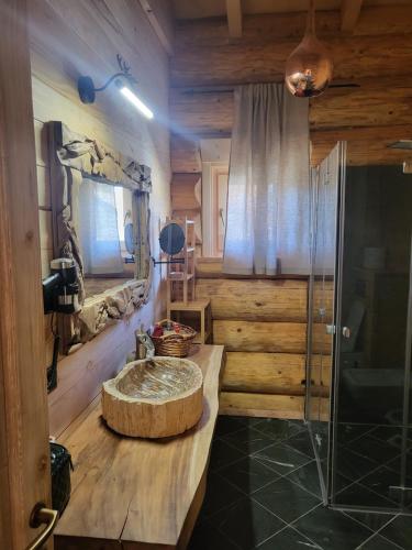a bathroom with a sink and a shower at KlippitzStar in Bad Sankt Leonhard im Lavanttal
