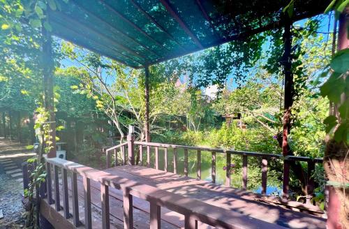 Zahrada ubytování MrT Riverside Sampran มิสเตอร์ที โฮมสเตย์-การเวก