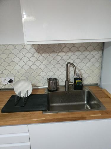 a kitchen counter with a sink and a sink at Arena y Calma Jandia con aire acondicionado in Morro del Jable