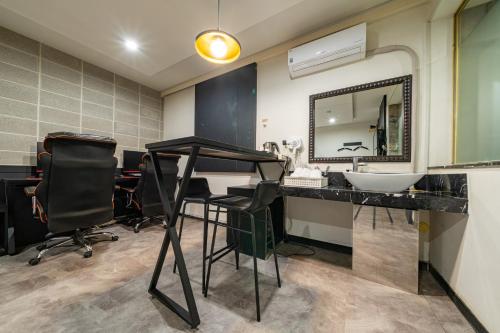 a hair salon with a sink and a mirror at Boutique Hotel XYM in Suwon