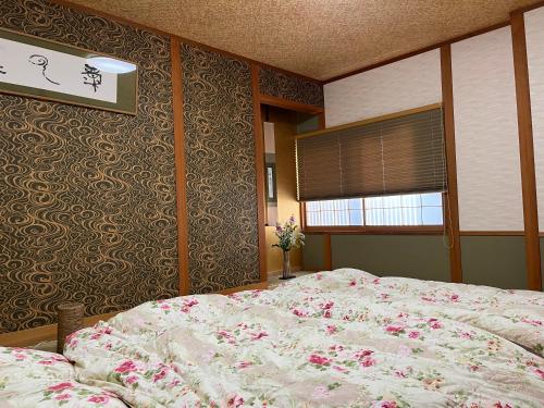 Ένα ή περισσότερα κρεβάτια σε δωμάτιο στο Kyoto Ryokan Gion Sano