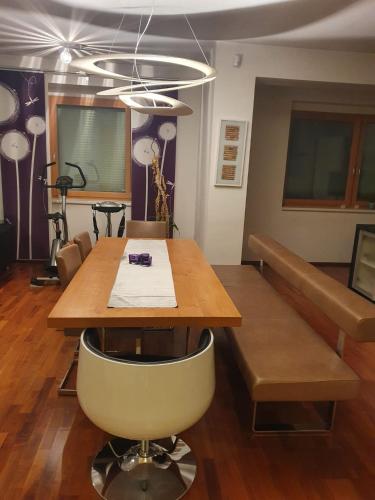 a dining room with a table and a chair at Mareli Neusiedler Stadthaus in Neusiedl am See