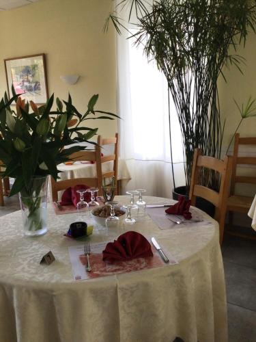 Fotografie z fotogalerie ubytování Hôtel Restaurant Les Touristes v destinaci Vals-les-Bains