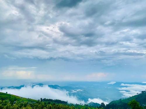 a view of a valley of clouds in the mountains at Srilak View Holiday Inn in Haputale
