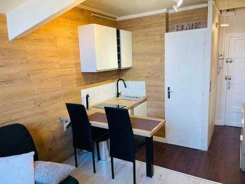 Virtuvė arba virtuvėlė apgyvendinimo įstaigoje Sweet Room