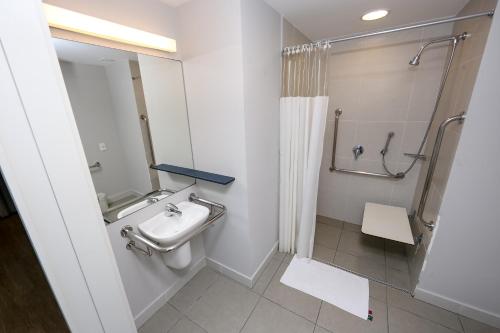 a bathroom with a sink and a shower at Delphin Surf Hotel in Guarujá